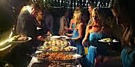 Primaire afbeelding van An outdoor buffet party with extremely attractive and lively music