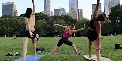 Central Park Yoga Class in New York City (all levels welcome!)  primärbild
