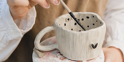 Primaire afbeelding van Clay & Cocktails: Hand Built Mug Workshop