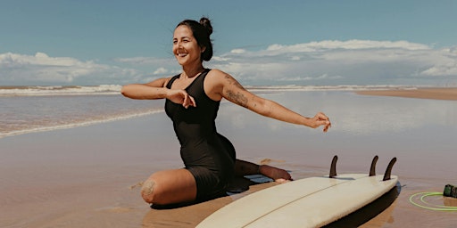 Hauptbild für Onlinekurs Yoga Surfers Flow - Fühl dich wie am Meer!