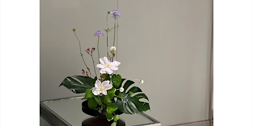 Imagem principal de Modern Ikebana Flower Arrangement Workshop and Tea Tasting