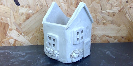 Imagem principal de Ceramic Hand Building Workshop - House Plant Pot