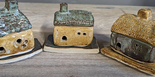 Imagem principal de Tiny Ceramic Clay House Workshop