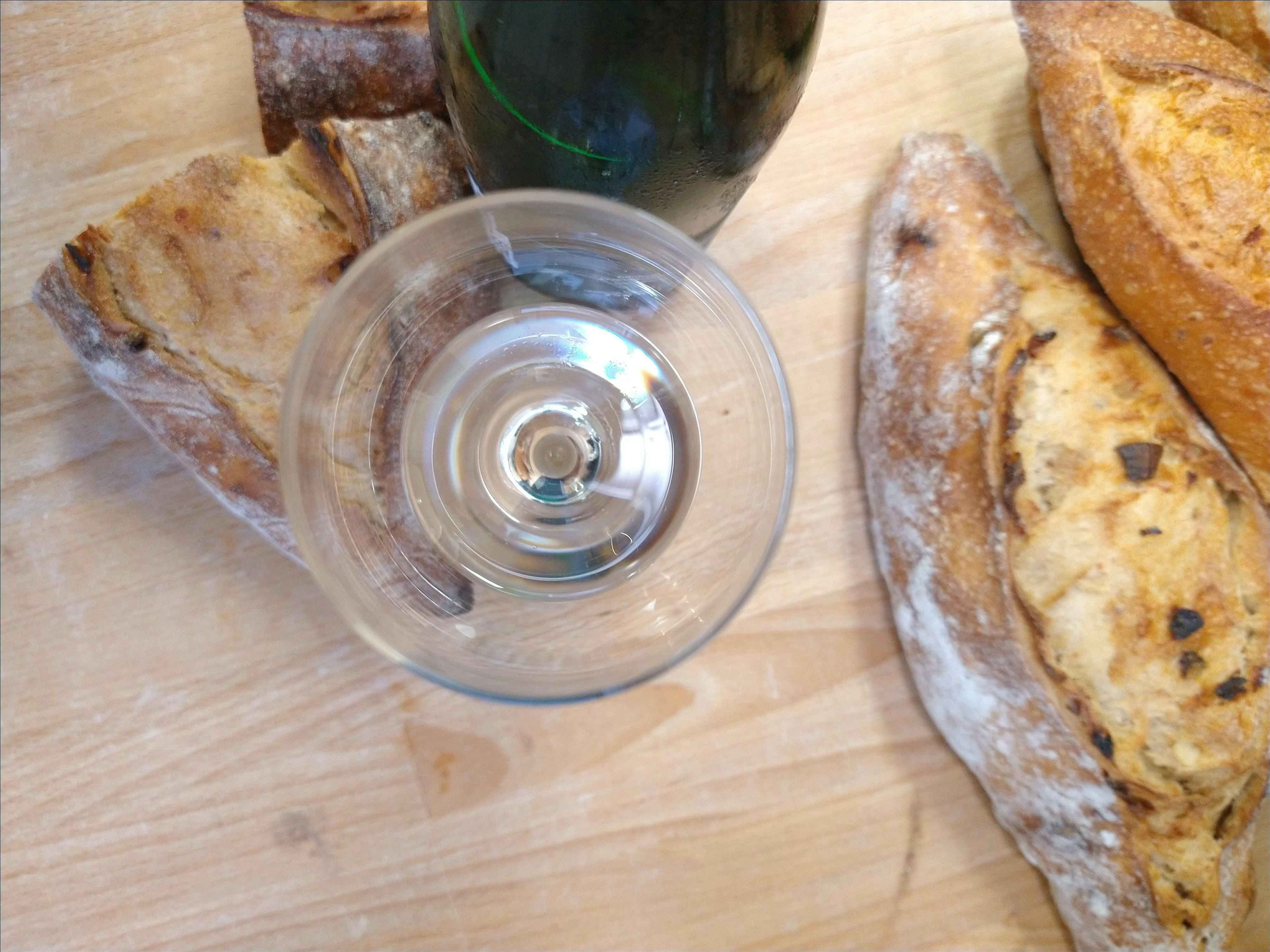 Genieße mit uns gemeinsam einen Abend mit Brot & Wein in unserer Backstube.