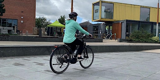 Imagem principal de Adults learn to ride a bicycle