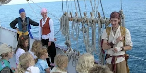 Imagem principal de Chicago Pirates and Maritime Skyline Sail Aboard 148' Tall Ship Windy | 1pm