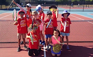 Ace Your Summer: Enroll in Our Tennis Day Camp Adventure  primärbild