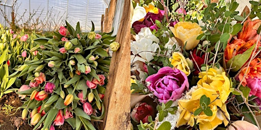 Image principale de Brews & Bouquets at the Farm hosted by Burley Berries & Blooms!