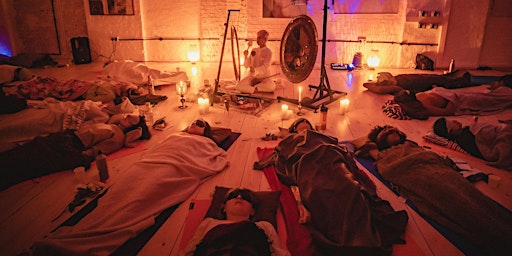 Imagem principal de Full Moon Women's Gong Bath Ceremony