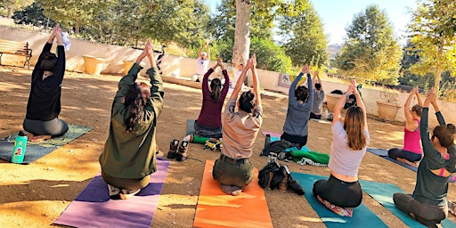 Yoga on the Mountain at King Gillette Ranch  primärbild