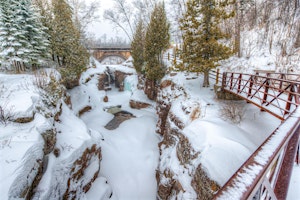 Image principale de Guided Snowshoe or Winter Hike at Temperance River State Park