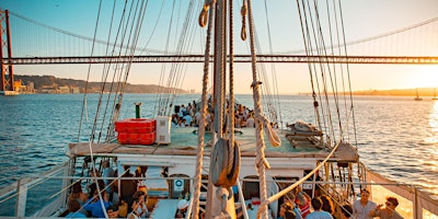 Imagen principal de The Lisbon Boat Party with Live DJ / Weekend
