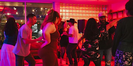 Imagem principal de Noche De Sabor Latin dance night w/ FREE DANCE LESSONS at Neighbors