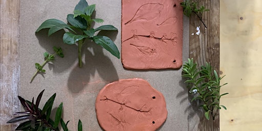 Immagine principale di Leaf And Botanical Tile Making Workshop 