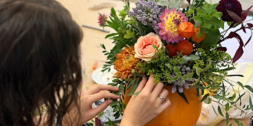 Imagen principal de Autumn Floral Pumpkin Workshop