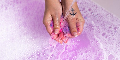 Imagem principal do evento Planes en familia en Madrid: Crea tu propia burbuja de baño en Lush Vaguada
