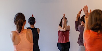 Hauptbild für 8 Wochen Hatha-Yoga Kurs | Mittelstufe (90 min)