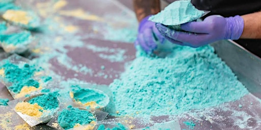 Imagen principal de Planes en Madrid: ¡Crea tu propia bomba de baño en Lush Fuencarral!