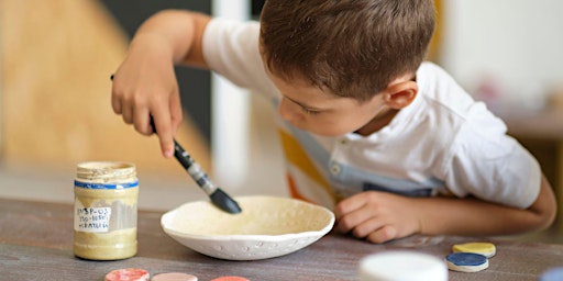 Immagine principale di Family Fun Paint a Pot 