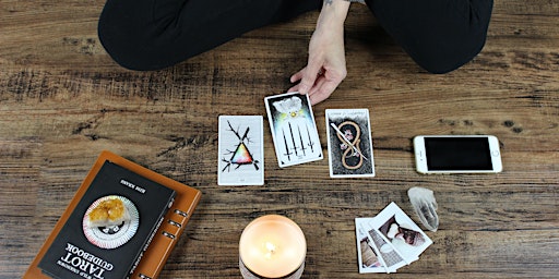 Primaire afbeelding van It's in the cards: Incorporating tarot in your psychotherapy practice