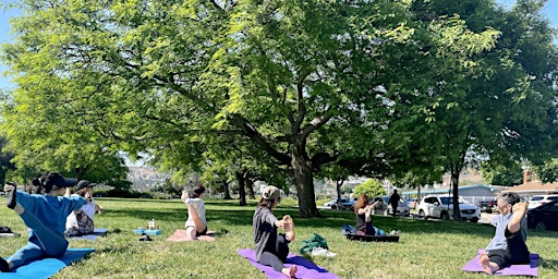 Imagem principal do evento Torrance Morning Park Yoga at Lago Seco Park