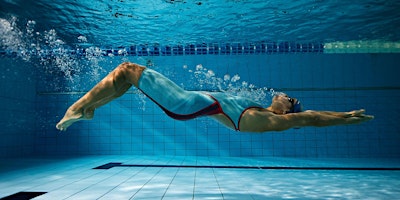 Hauptbild für Neoprenanzug-Testschwimmen im Wiener Stadthallenbad