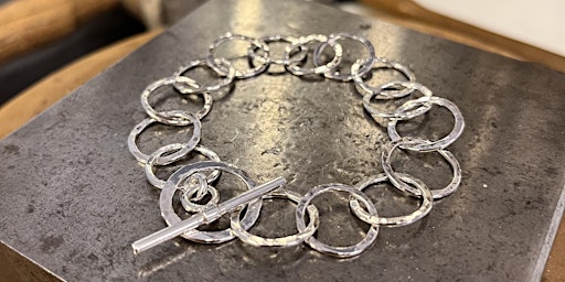 Image principale de Textured Chain Bracelet and Toggle Clasp