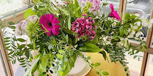 Imagem principal de Make a Sustainable Spring Table Centrepiece with Anita from BlumenKind