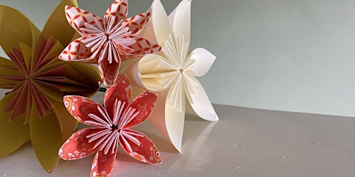 Immagine principale di Learn to create origami daffodils 
