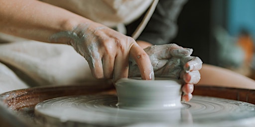 Keramik drehen an der Drehscheibe - eine Einführung  primärbild