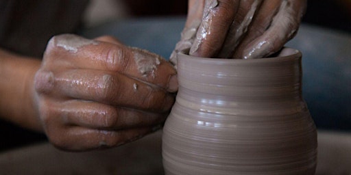 Hauptbild für Pottery on the Wheel with Karissa Masse