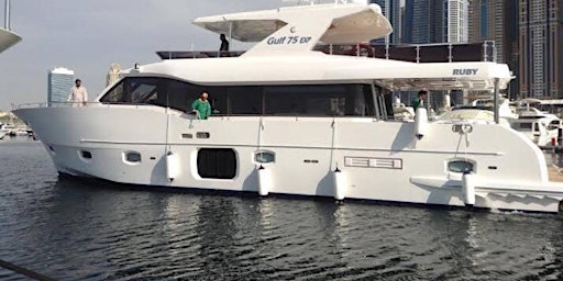 Immagine principale di 2-6 Hour Yacht Rental - Ruby Emerald 90ft 2023 Yacht Rental - Dubai 