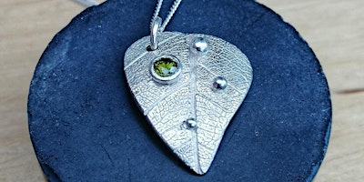 Image principale de Silver Clay Botanical Charm Class