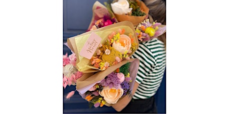 Image principale de Atelier bouquet de fleurs chez Les Demoiselles du Marais à Saône