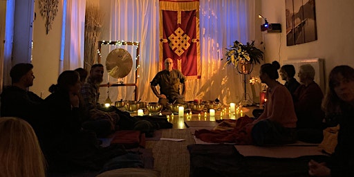 SOUND BATHING MEDITATION WITH SIMON IN A SMALL COSY GROUP primary image