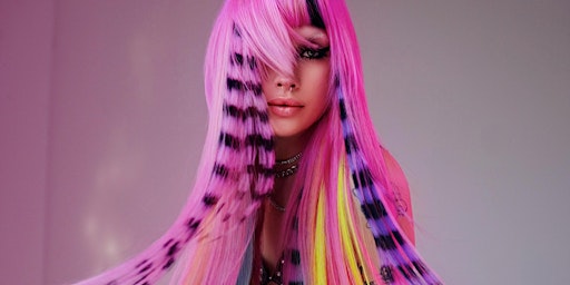 KIMBERLY TAY WIGS // ELEVATED ART  primärbild