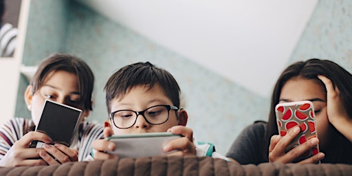 Tippek és tanácsok szülőknek a családi képernyő használattal kapcsolatban primary image