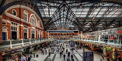 Primaire afbeelding van Christian Wolmar & Sam Jacobs - secret history of London's railway stations