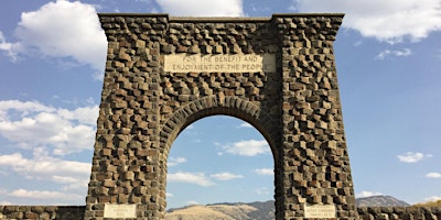 IN A LANDSCAPE: Roosevelt Arch at Yellowstone NP  primärbild
