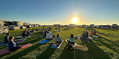 Imagen principal de Fizz & Flow: Yoga & Live Music in the park