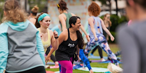 Yoga with Stefanie powered by Yena at Klyde Warren Park  primärbild