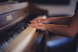 Primaire afbeelding van Intermediate Piano (Ages 7-15)