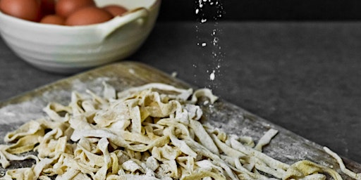 Immagine principale di Cooking & Comedy: Fettuccine with Vodka Bolognese & Spinach Walnut Pesto! 