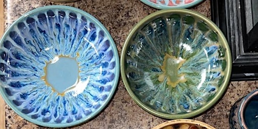 Peacock Stoneware Bowl primary image