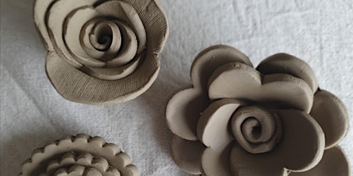 Imagen principal de Pottery Workshop - floral theme