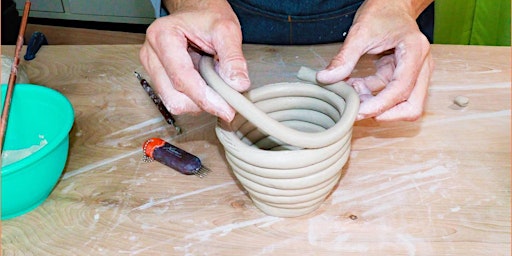 Imagem principal de Hand Building Ceramics with Anna Brock