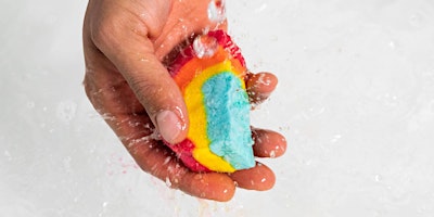 Immagine principale di Planes y talleres en Lush Bilbao: Crea tu propia burbuja de baño Rainbow 