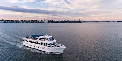 Image principale de The Carolina Girl Yacht Sunset Cruises!