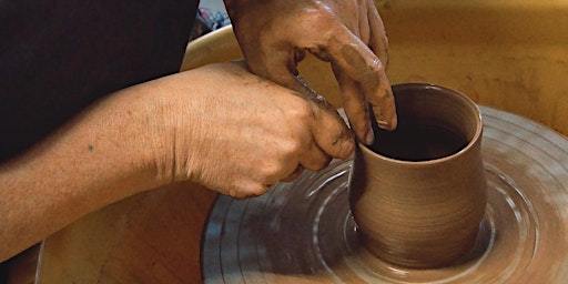 Hauptbild für Pottery Wheel Taster:  Give fun and mindful throwing on the wheel a try !