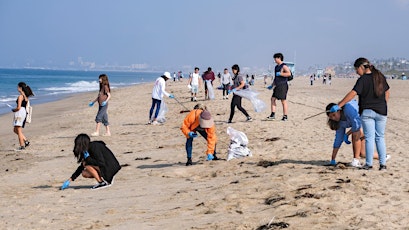 Imagen principal de Kids Beach Cleanup Event (Plus Traveling Tidepool, Arts & Crafts, & More)